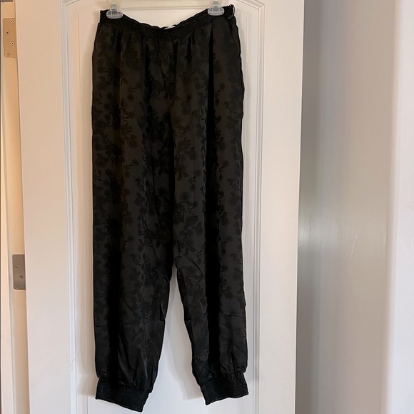 Privacy Please Galway Floral Satin Jogger Pant - Picture 2 of 8